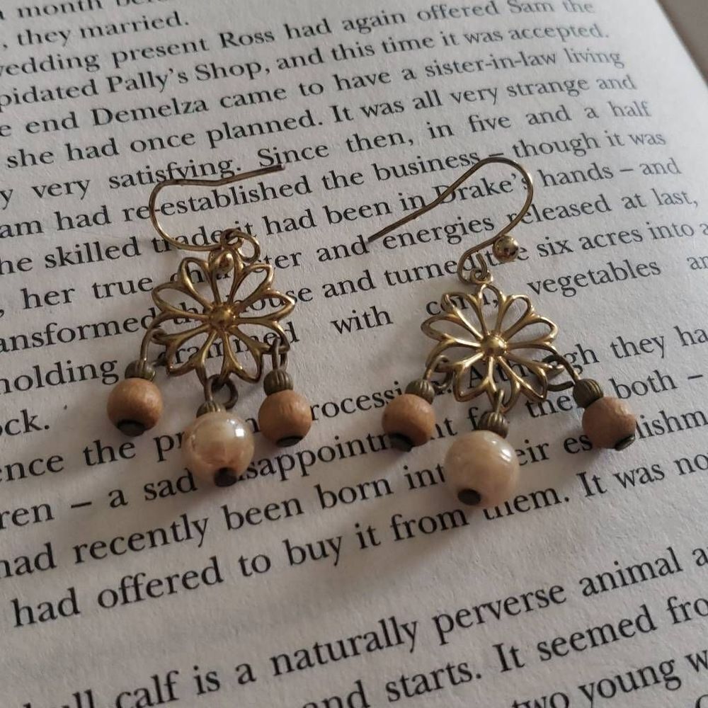 ‎Golden Sun Flower Earrings